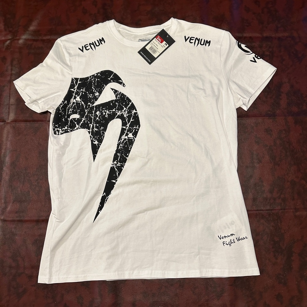 Venum “Giant” T-shirt Men’s White SIZE XXL Brand New